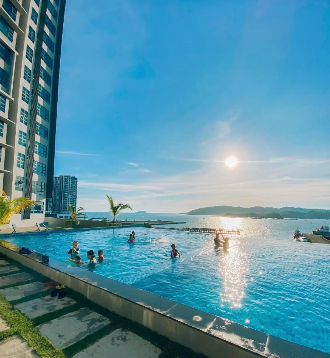 Seaview Luxury Condo Homestay 2Bed 2Bath Jesselton Quay By R2 Residence كوتا كينابالو المظهر الخارجي الصورة